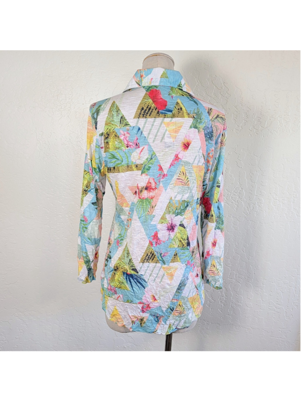 David Cline Tropical Print Top NWT Small Lightweight Crinkle Polo 3/4 sleeve - Picture 6 of 12